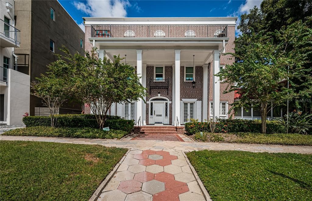 219 4TH AVENUE N UNIT 105 ST PETERSBURG, FL 33701