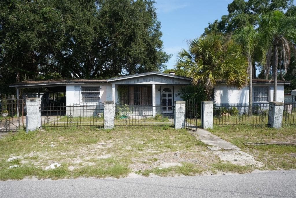 3601 E GIDDENS AVENUE TAMPA, FL 33610