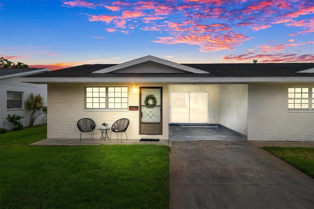 5107 PARK LAKE DRIVE N PINELLAS PARK, FL 33782