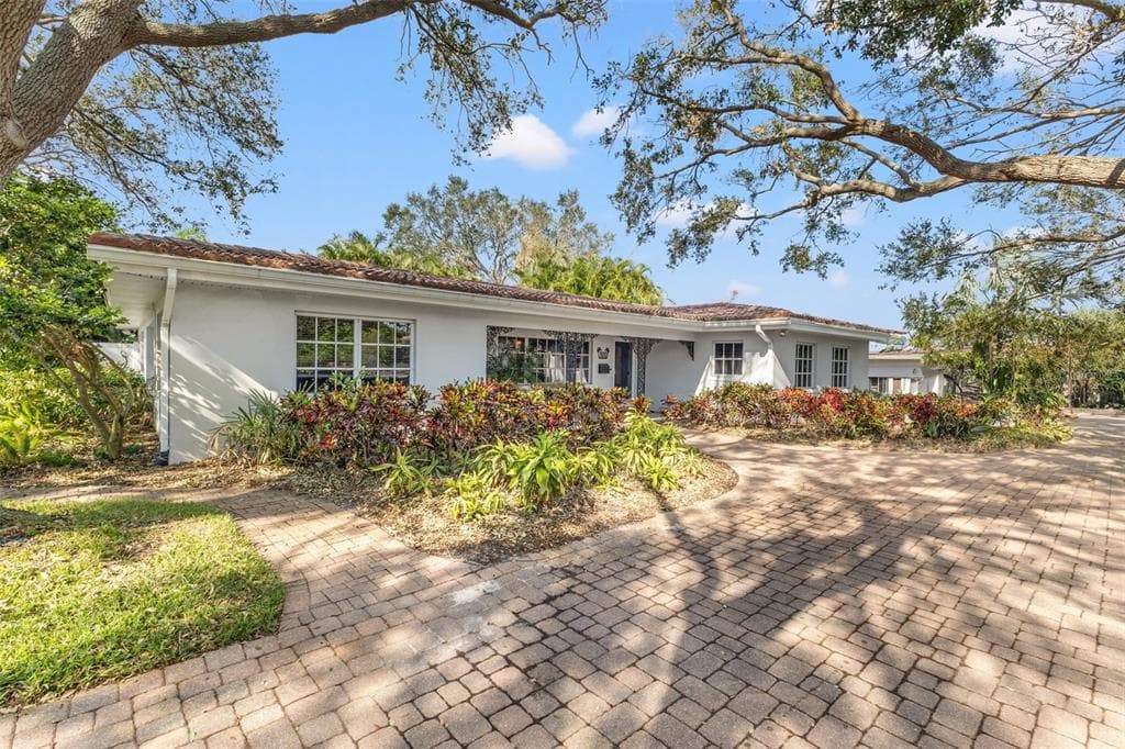 1100 SNELL ISLE BOULEVARD NE ST PETERSBURG, FL 33704