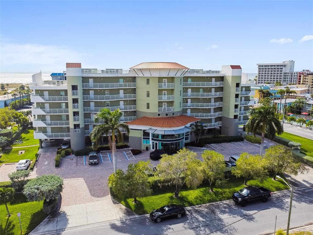 11605 GULF BOULEVARD UNIT 206 ST PETERSBURG, FL 33706