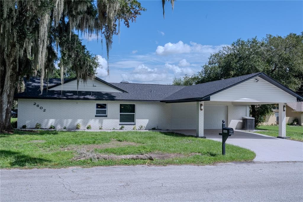 2602 BISMARK DRIVE VALRICO, FL 33596