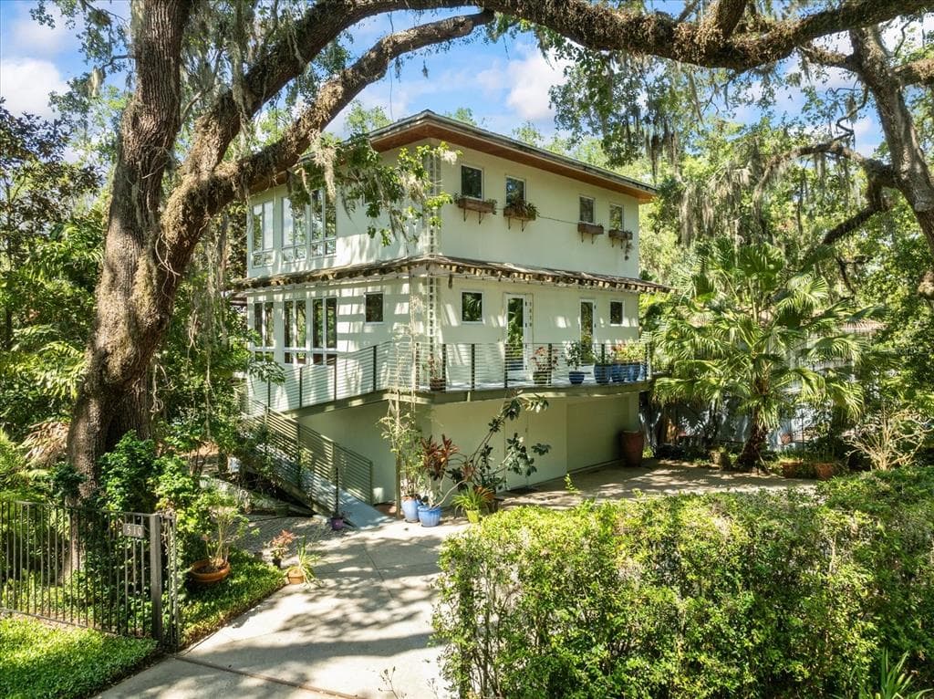 1510 E PARK CIRCLE TAMPA, FL 33610