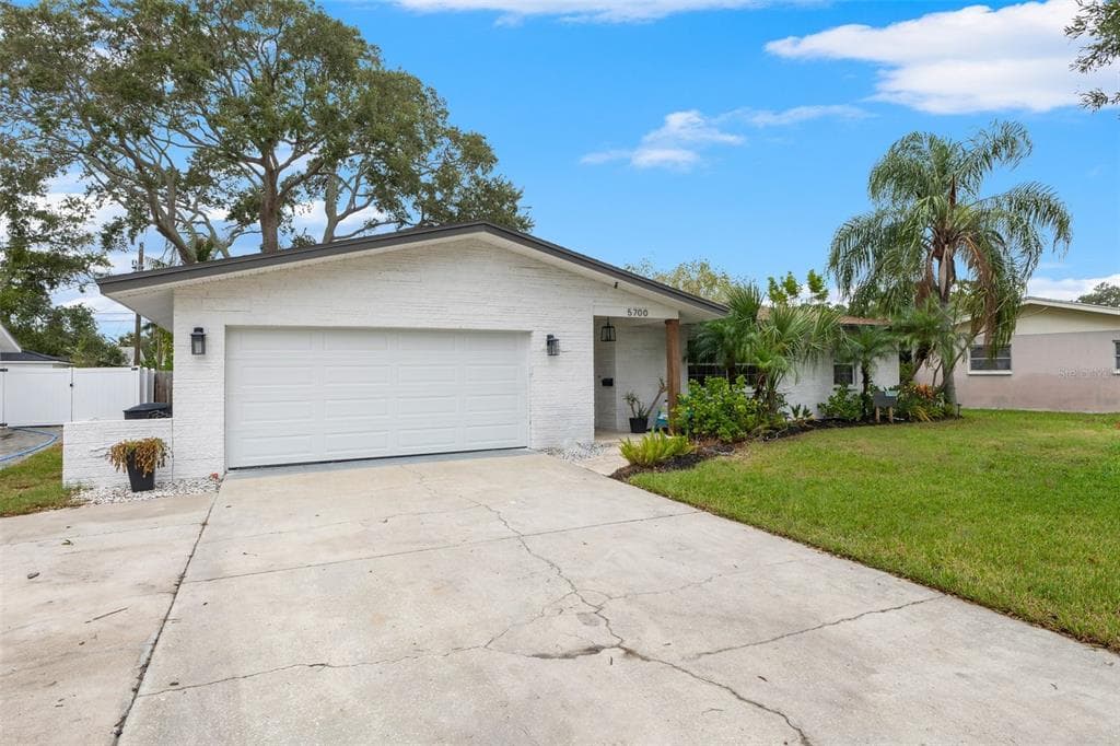 5700 BAYOU GRANDE BOULEVARD NE ST PETERSBURG, FL 33703
