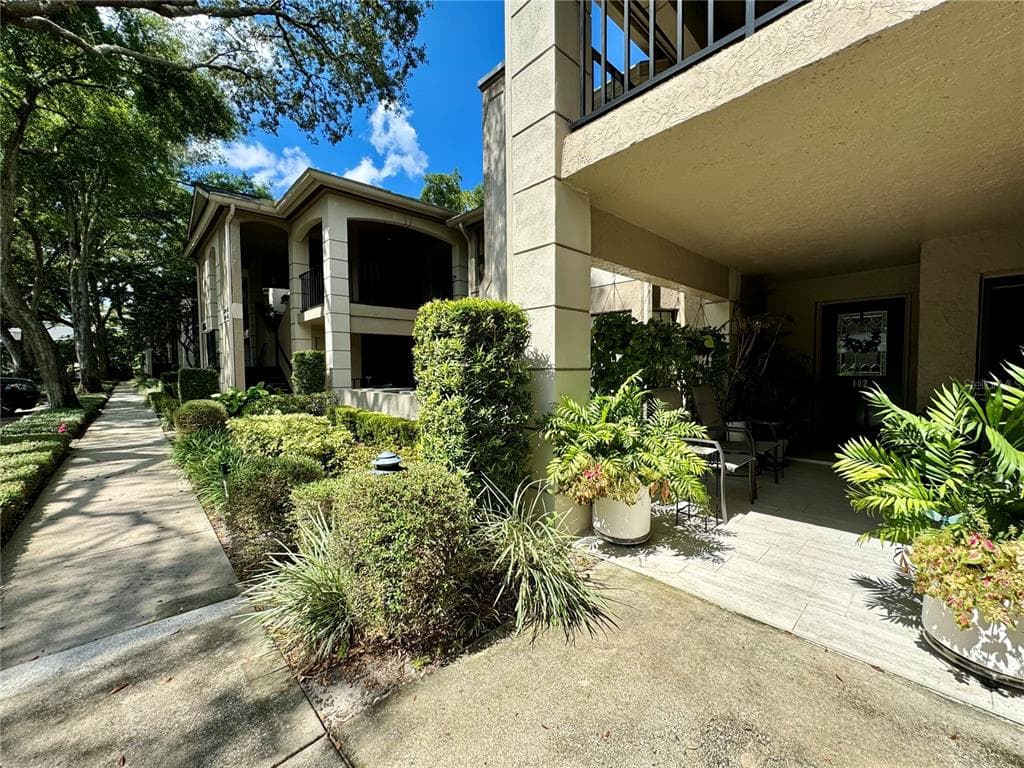1076 KENSINGTON PARK DRIVE UNIT 102 ALTAMONTE SPRINGS, FL 32714