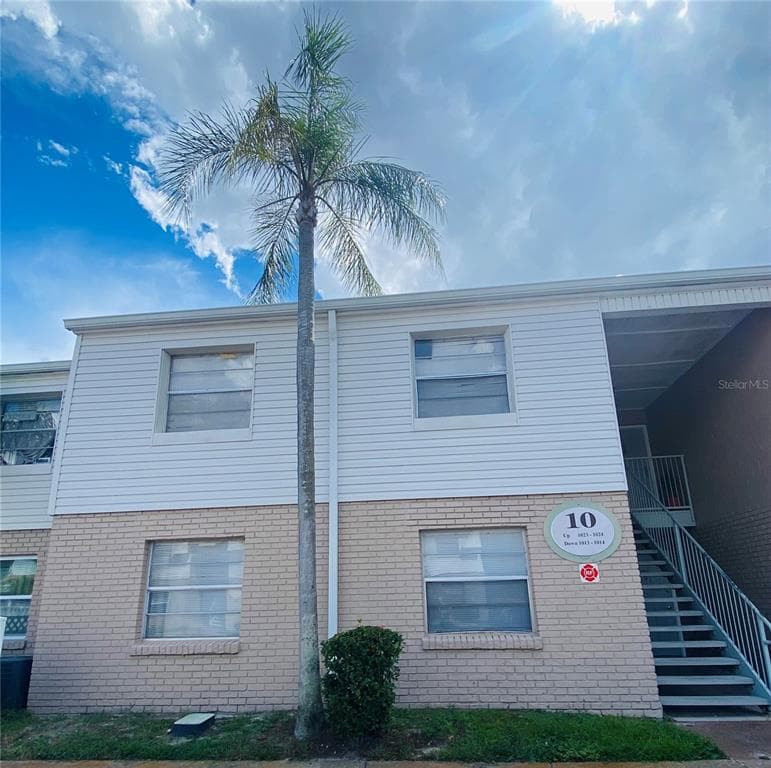 7210 N MANHATTAN AVENUE UNIT 1013