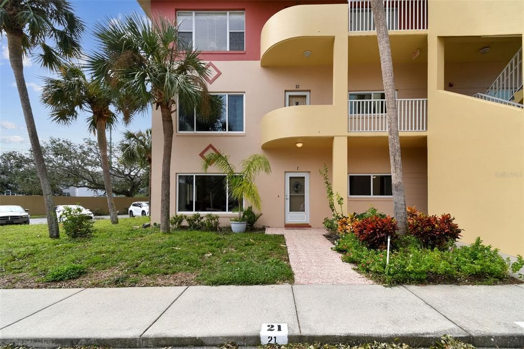 2022 CAMELOT DRIVE UNIT 1 CLEARWATER, FL 33763