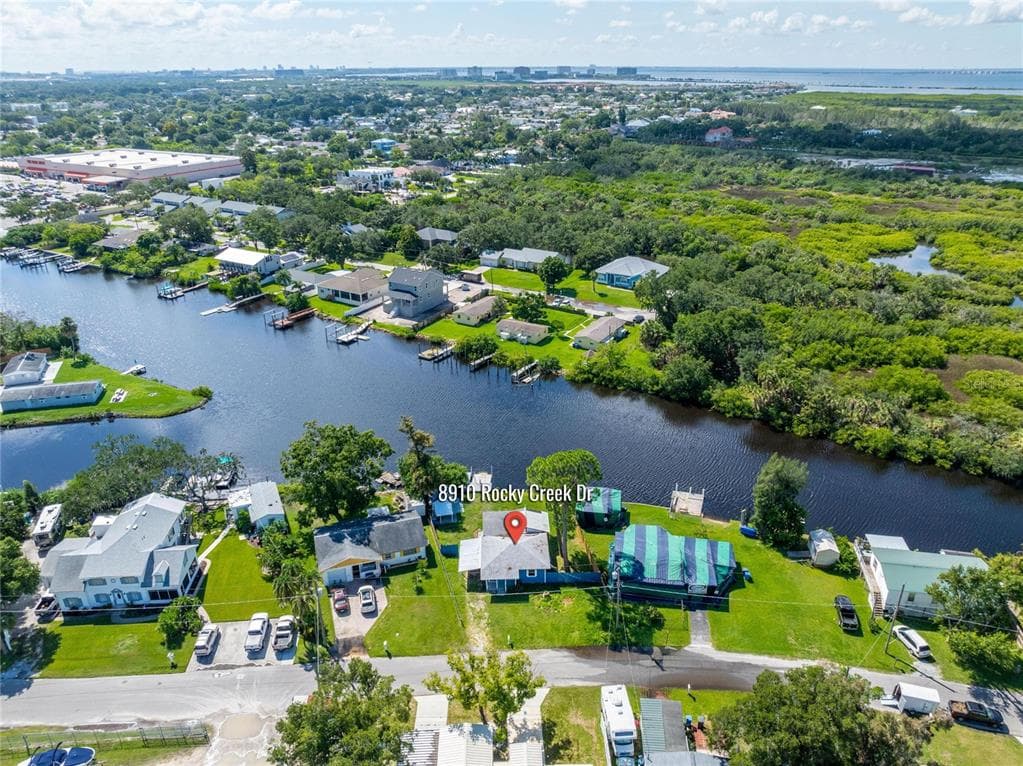 8910 ROCKY CREEK DRIVE TAMPA, FL 33615