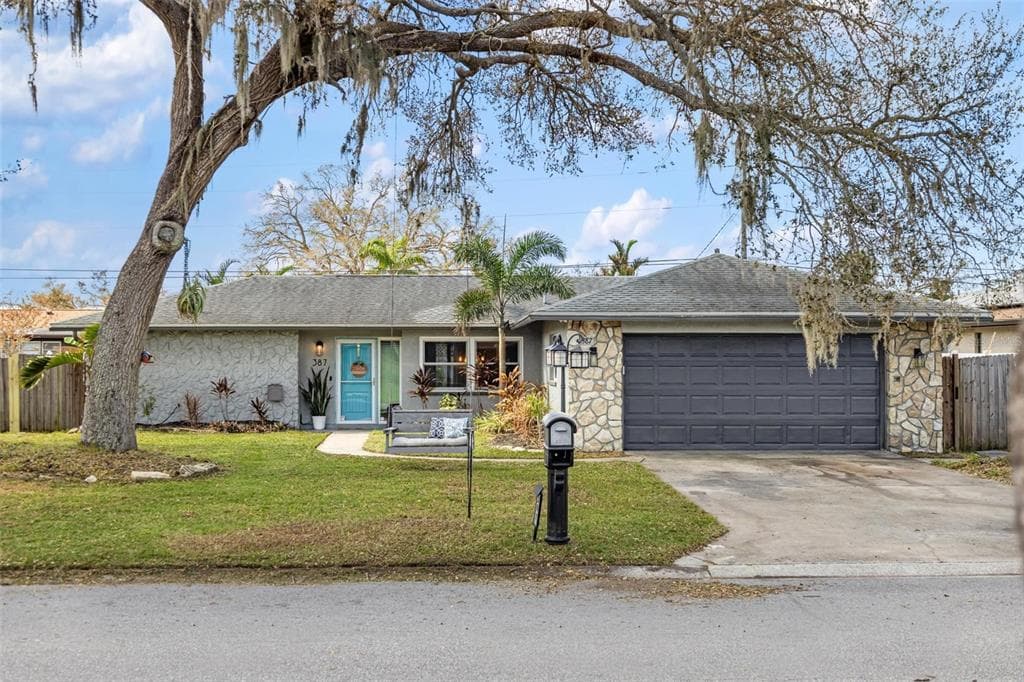 387 DORCHESTER DRIVE VENICE, FL 34293