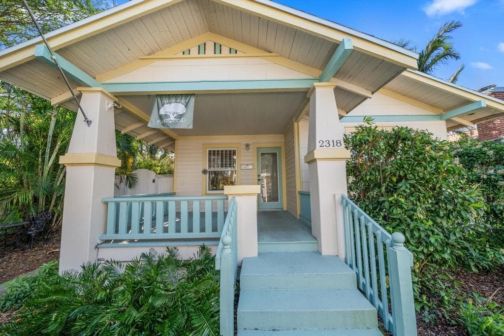 2318 DARTMOUTH AVENUE N ST PETERSBURG, FL 33713