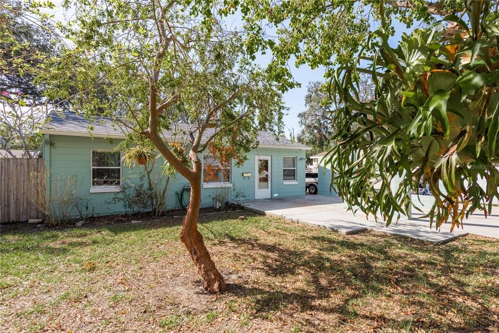 4714 W KNIGHTS AVENUE TAMPA, FL 33611