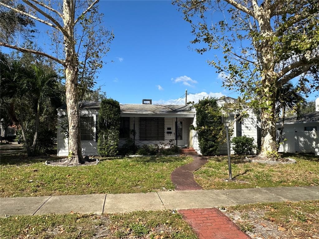 105 20TH AVENUE NE ST PETERSBURG, FL 33704