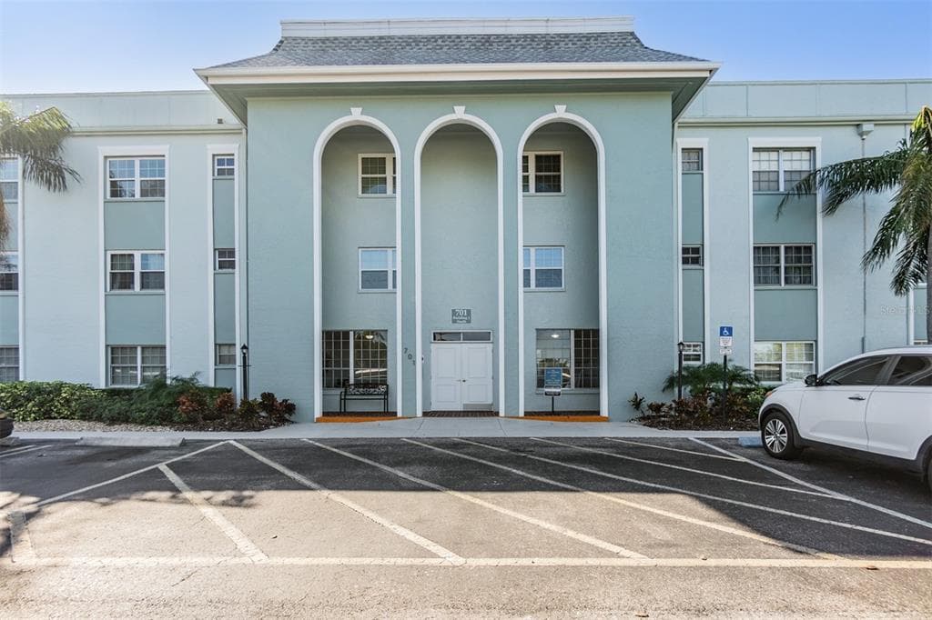 701 POINSETTIA ROAD UNIT 306 BELLEAIR, FL 33756