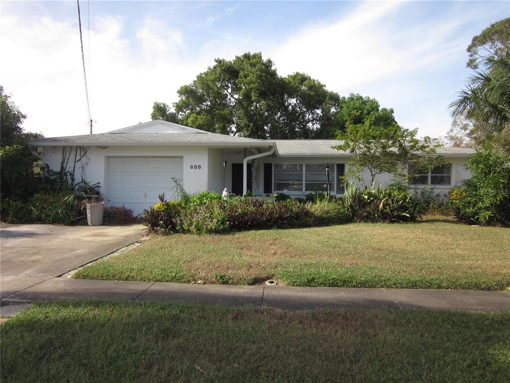 688 GERSHWIN DRIVE LARGO, FL 33771