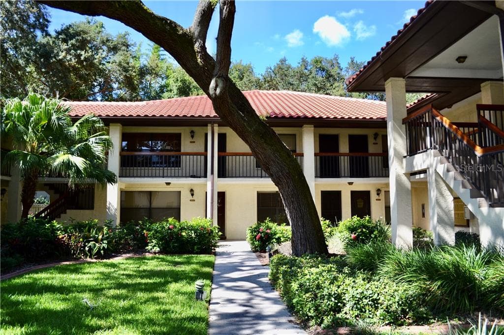 2804 HAMMOCK COURT UNIT 2804 CLEARWATER, FL 33761