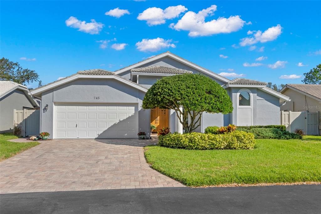 745 WHITE SAND DRIVE NE ST PETERSBURG, FL 33703