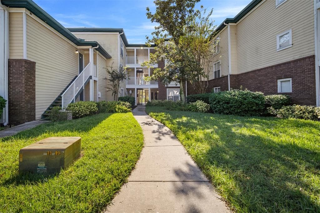 10110 WINSFORD OAK BOULEVARD UNIT 604 TAMPA, FL 33624