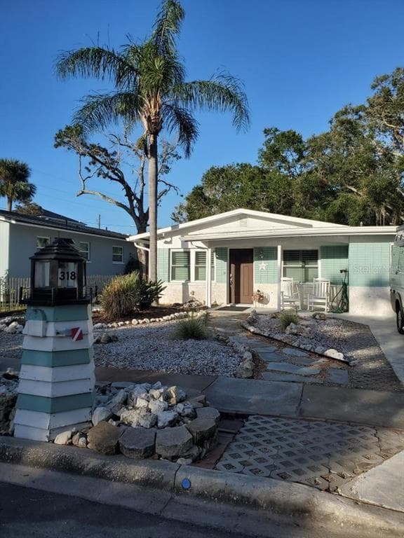 318 BATH STREET TARPON SPRINGS, FL 34689