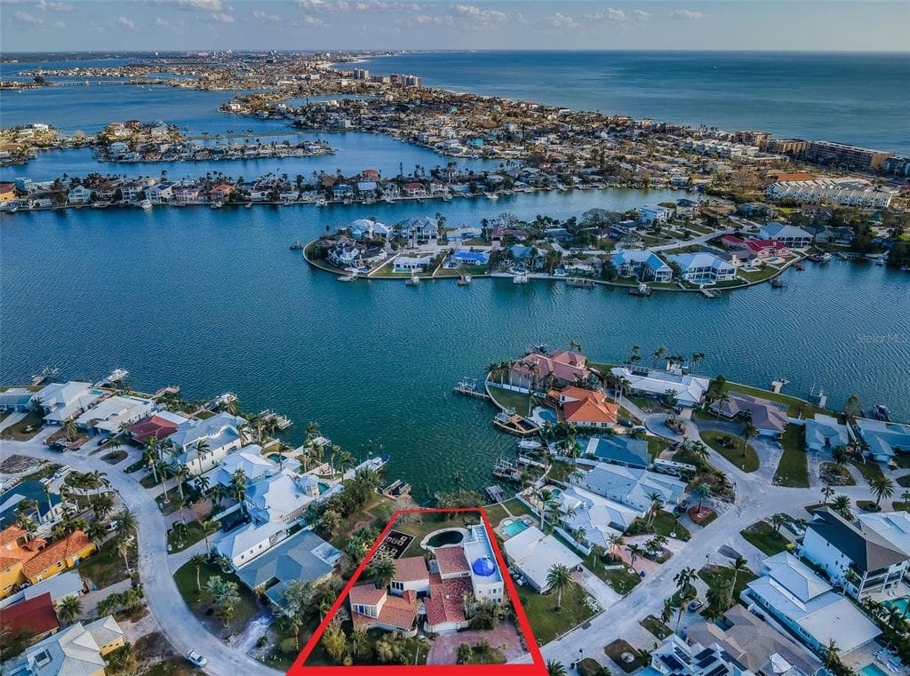 351 BATH CLUB BOULEVARD N NORTH REDINGTON BEACH, FL 33708