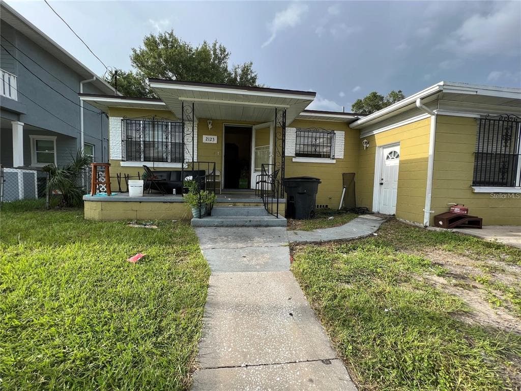2123 W SAINT JOSEPH STREET TAMPA, FL 33607