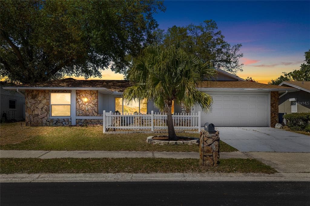 8019 CEDAR RUN DR