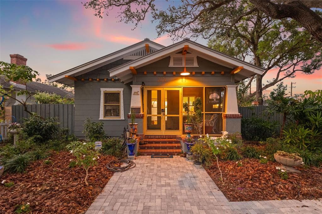2121 DARTMOUTH AVENUE N ST PETERSBURG, FL 33713