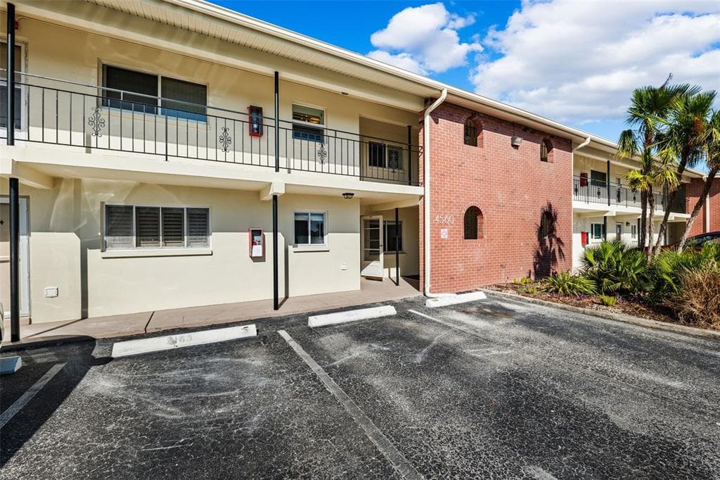 4560 OVERLOOK DRIVE NE UNIT 271 ST PETERSBURG, FL 33703