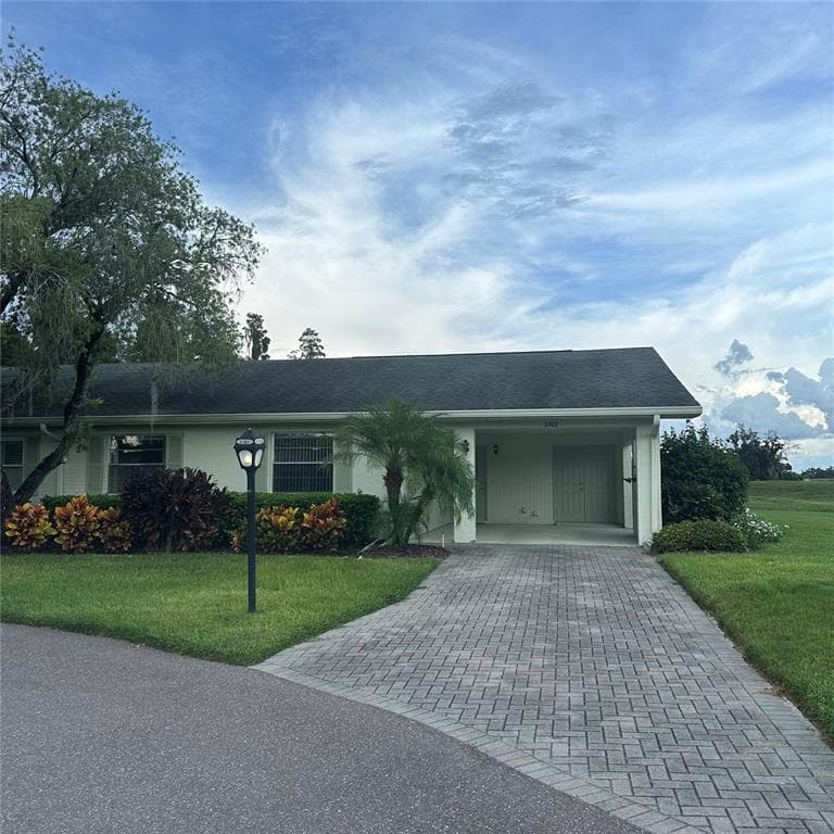 2102 HOLYHEAD WAY SUN CITY CENTER, FL 33573