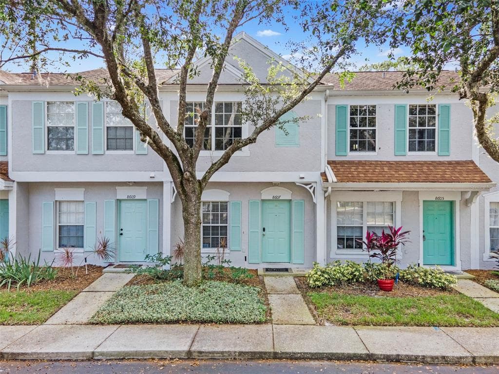 8607 HUNTERS KEY CIRCLE TAMPA, FL 33647