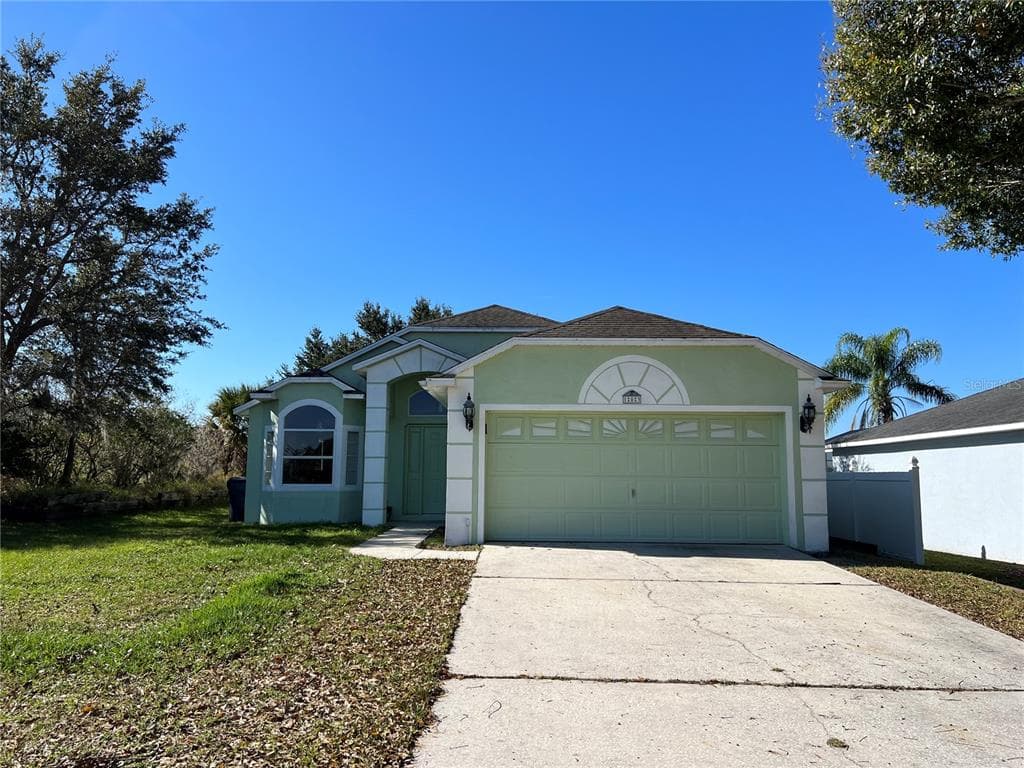 103 THORNBUSH PARKWAY DAVENPORT, FL 33837