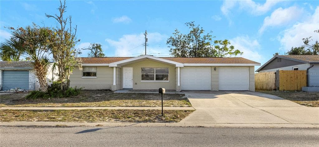 5026 FLORA AVENUE HOLIDAY, FL 34690