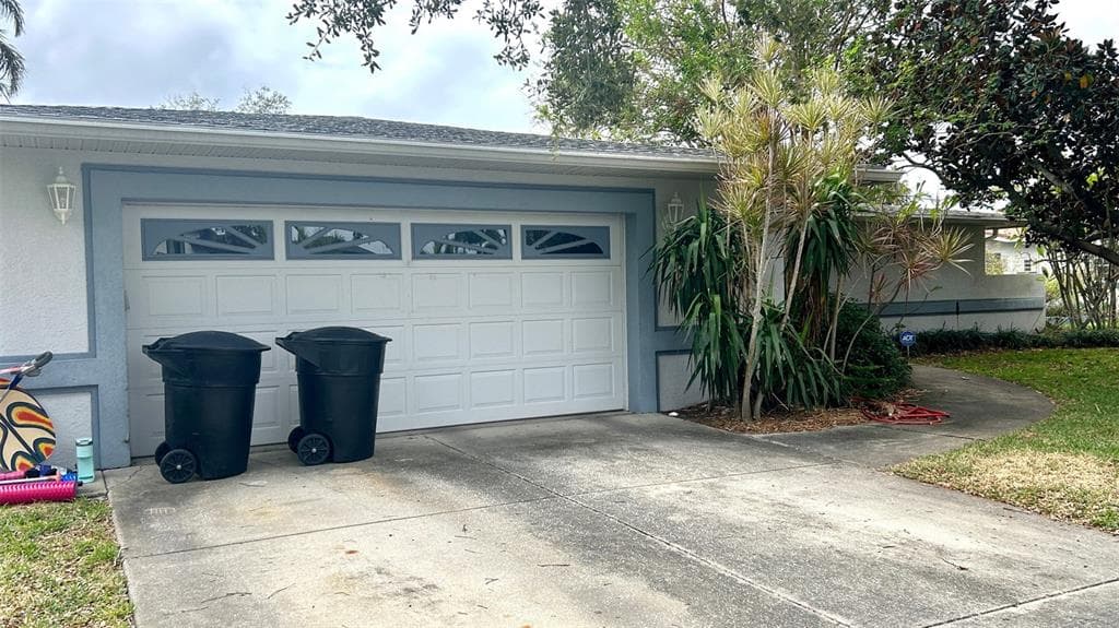 386 BAYVIEW DRIVE NE ST PETERSBURG, FL 33704