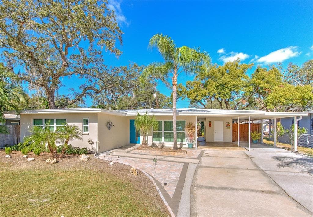 8012 N LYNN AVENUE TAMPA, FL 33604