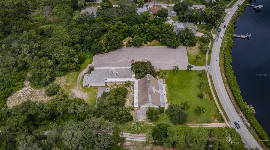 407 WHITCOMB BOULEVARD TARPON SPRINGS, FL 34689