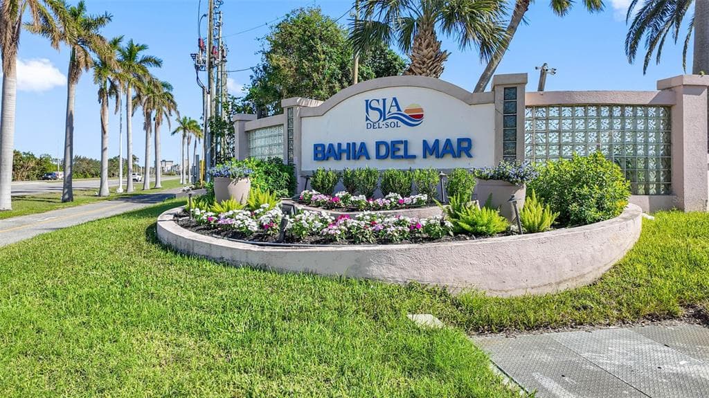 6287 BAHIA DEL MAR CIRCLE UNIT 705 ST PETERSBURG, FL 33715