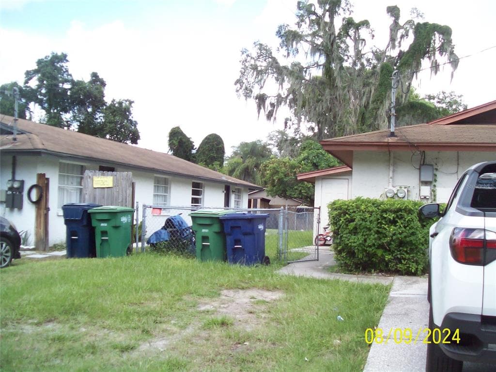 8805 N BROOKS STREET UNIT B TAMPA, FL 33604