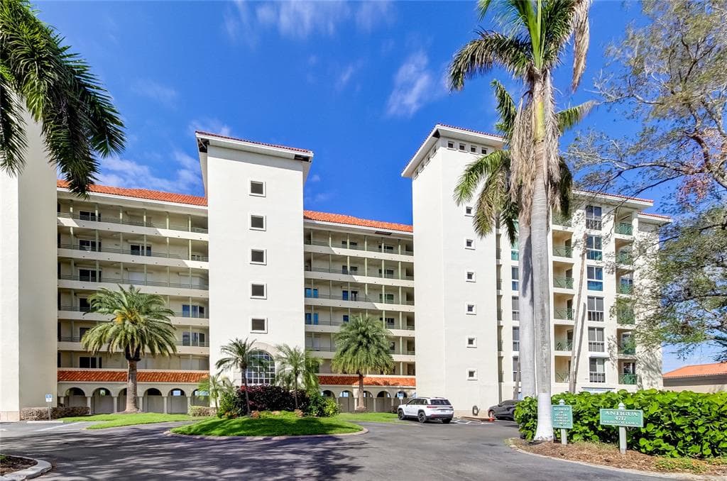 4717 DOLPHIN CAY LANE S UNIT 208 ST PETERSBURG, FL 33711