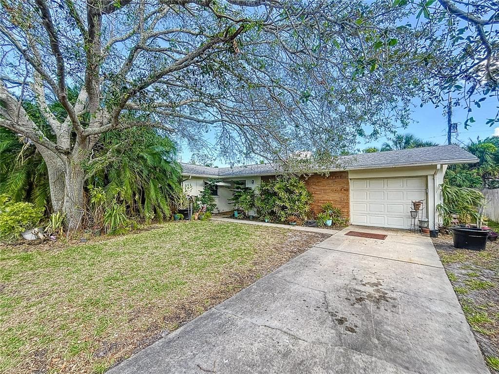 2215 CEDAR DRIVE DUNEDIN, FL 34698