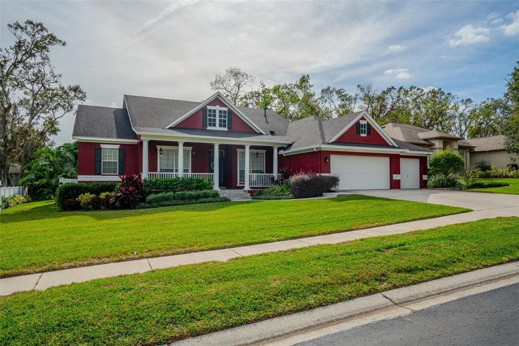 511 CROWNED EAGLE COURT VALRICO, FL 33594