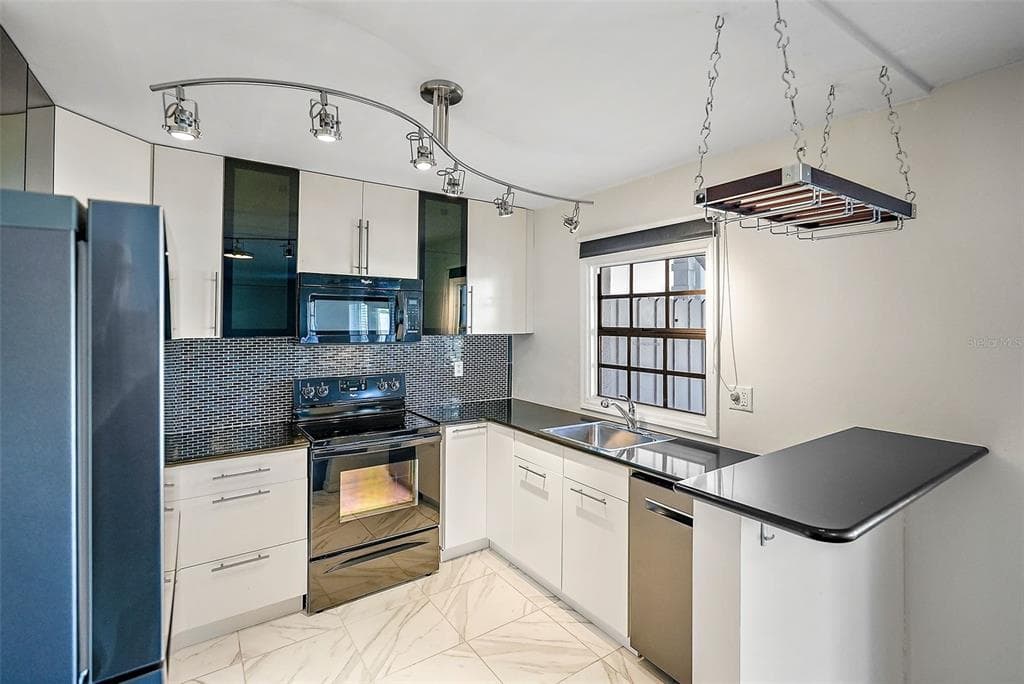 4832 COBIA DRIVE SE UNIT B ST PETERSBURG, FL 33705