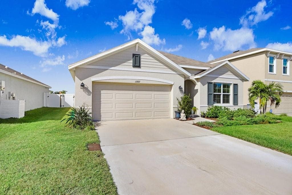 13923 SMILING DAISY PLACE RIVERVIEW, FL 33579