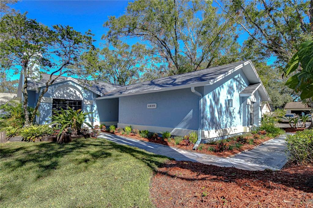 4608 GLENSIDE CIRCLE TAMPA, FL 33624