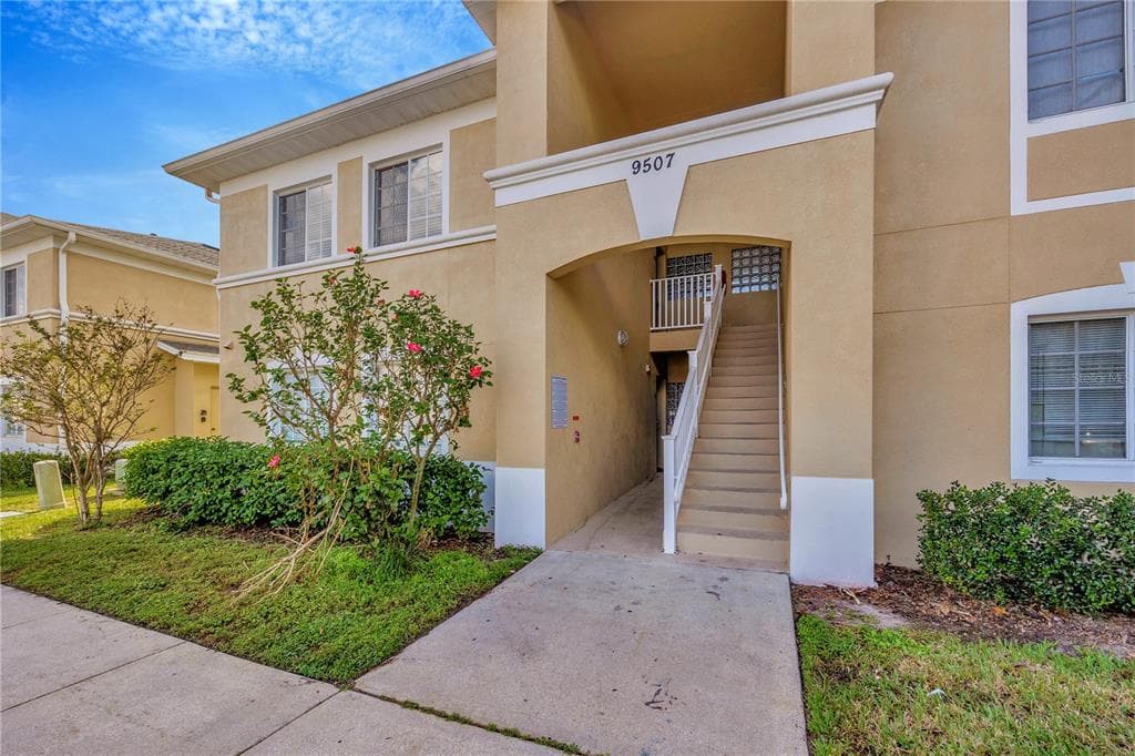 9507 GROVEDALE CIRCLE UNIT 201 RIVERVIEW, FL 33578