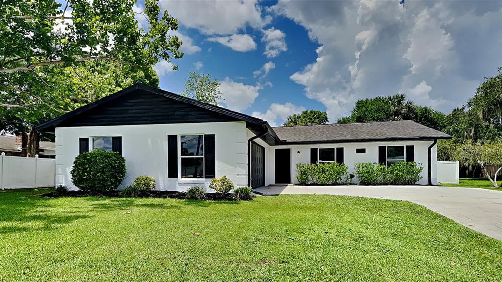 1646 CENTER STREET DELAND, FL 32720