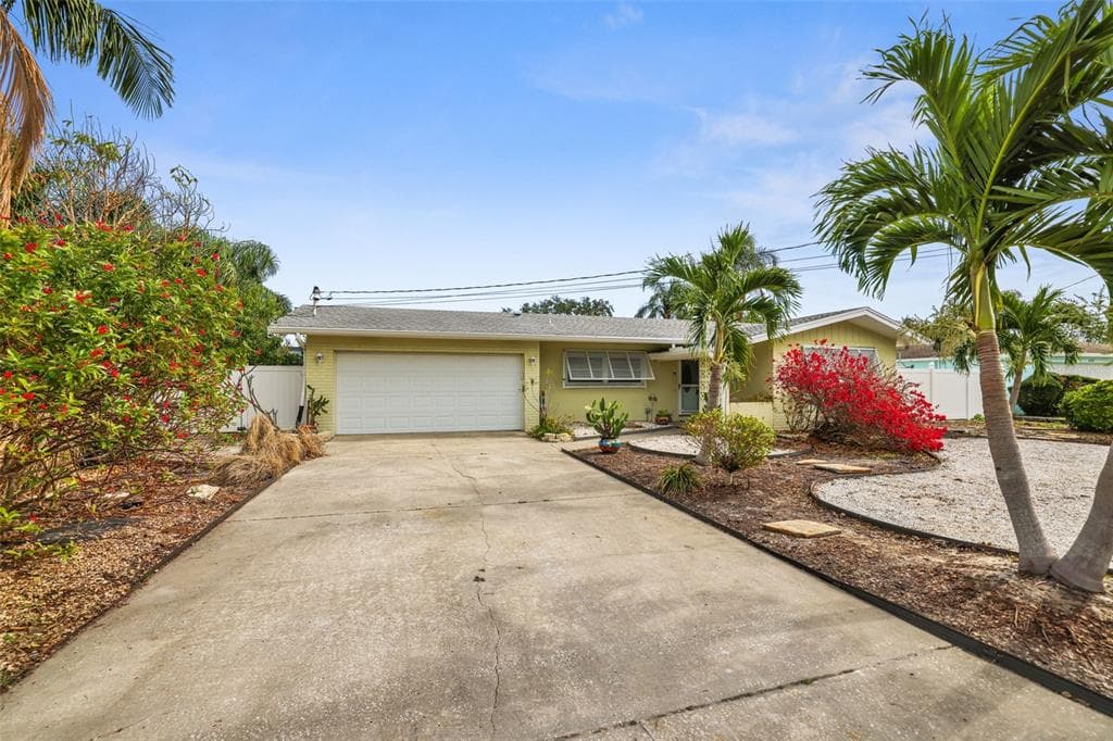 2161 EDYTHE DRIVE DUNEDIN, FL 34698