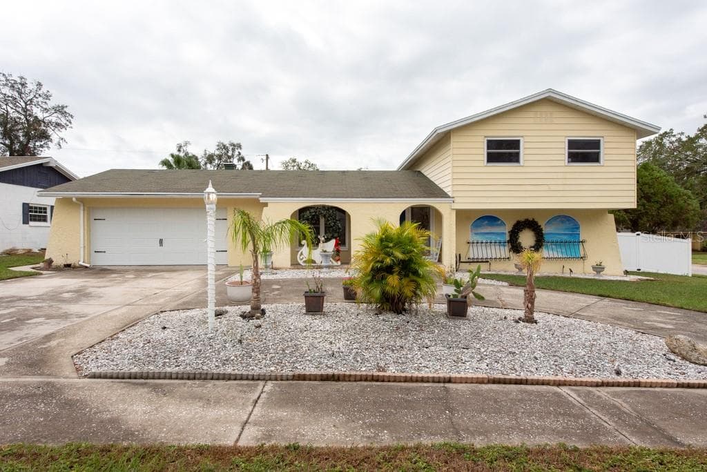 813 KINGSWOOD PLACE BRANDON, FL 33511