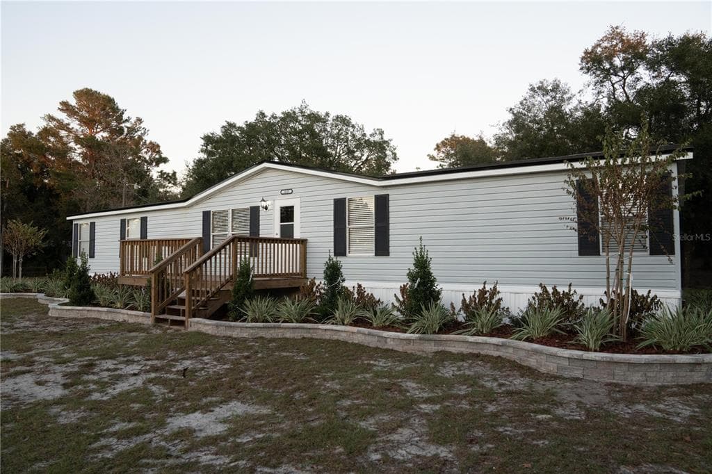 1835 CR 543B SUMTERVILLE, FL 33585