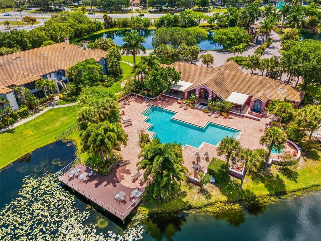 10263 GANDY BOULEVARD N UNIT 202 ST PETERSBURG, FL 33702