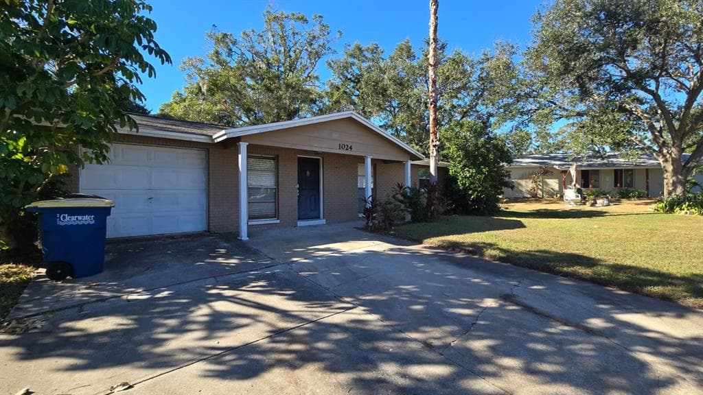 1024 APPLEWOOD DRIVE CLEARWATER, FL 33759