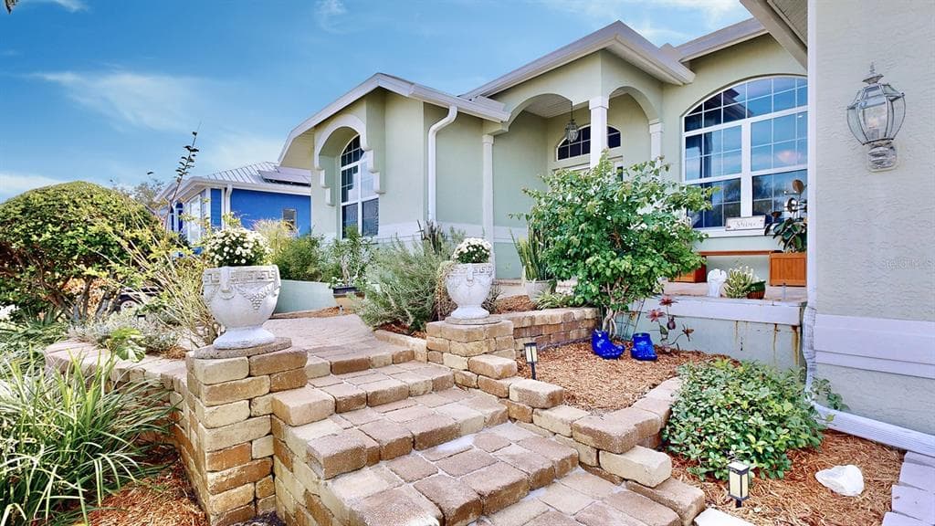 706 EAGLE LANE APOLLO BEACH, FL 33572